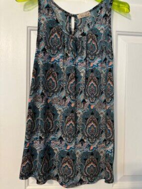Lavish paisley silky tank top Sz M